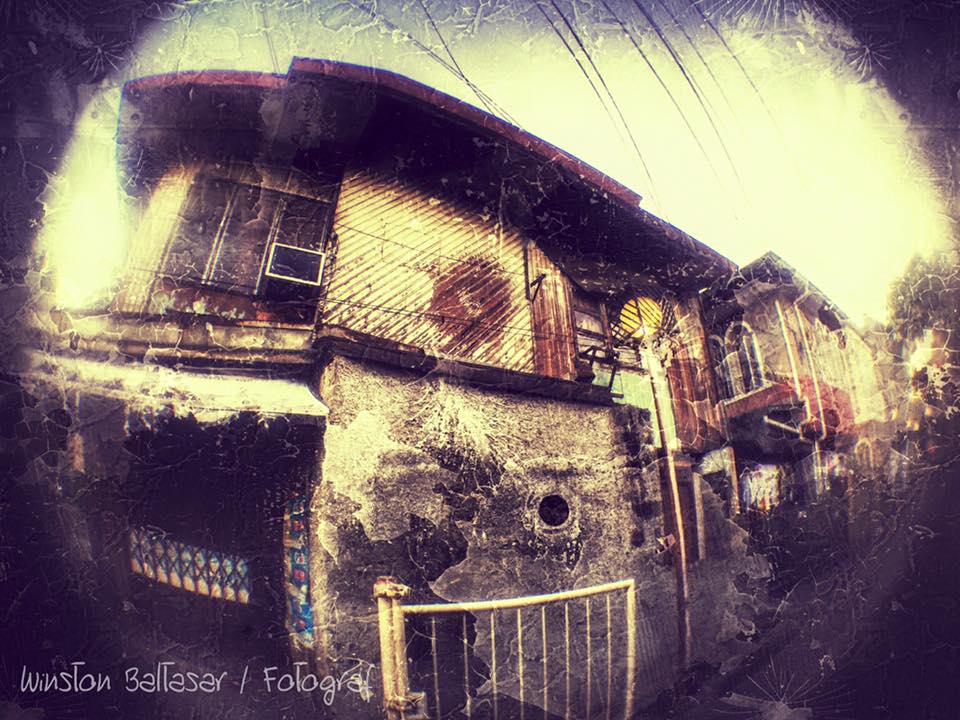 Grunge filter on 1950's house.jpg