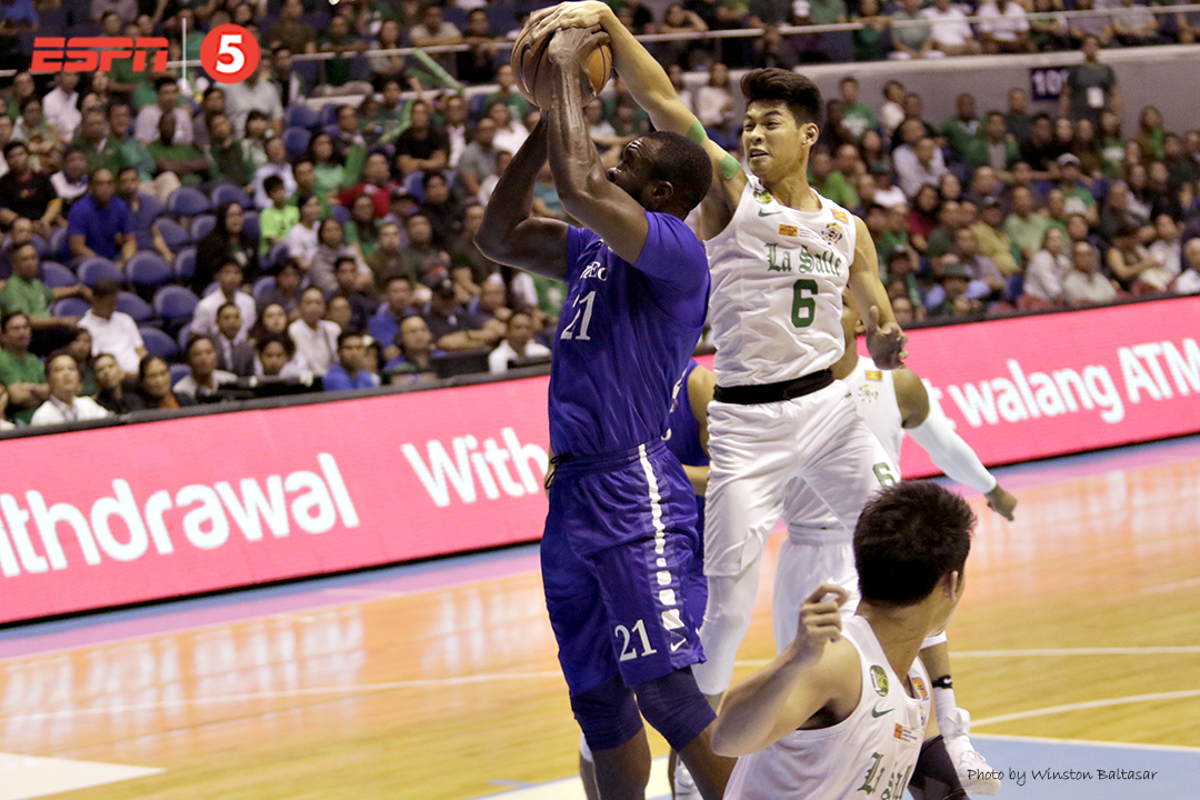 _S1A9361 Ricci Rivero blocks Chiz Ikeh's shot
