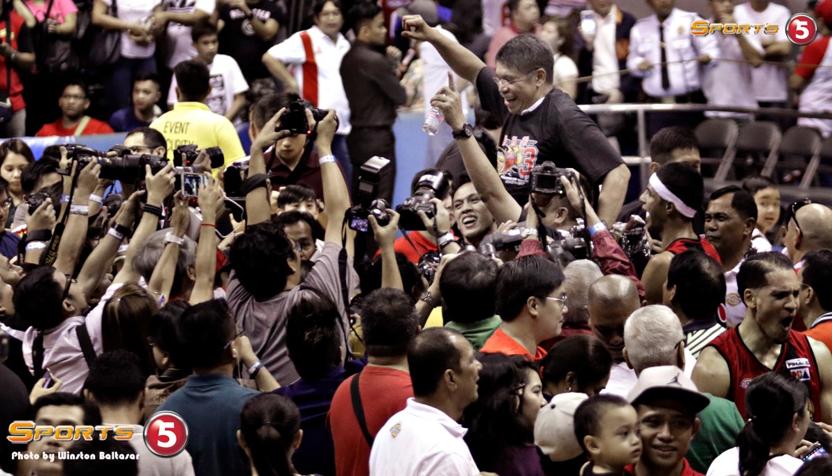 _S1A0444 Coach Leo Austria's victory ride